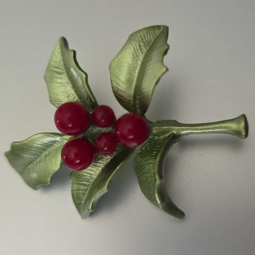 Classic Holly Berry Brooch – Brand-New Boutique Item